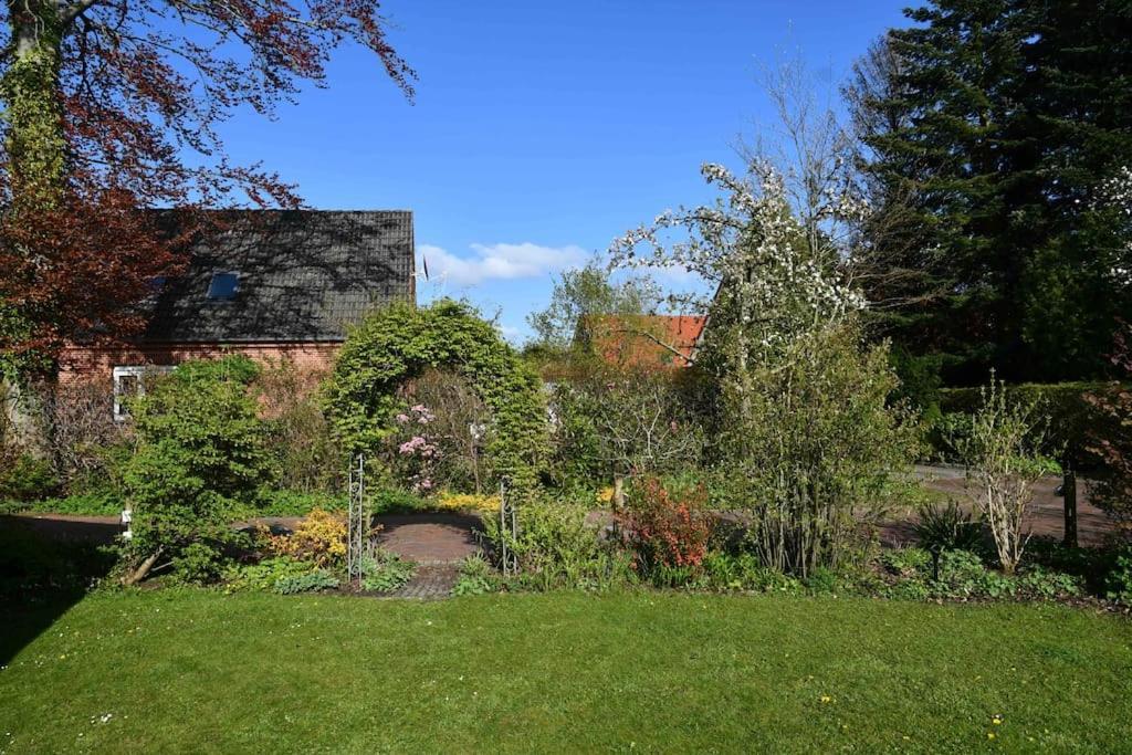 Unser Traumhaus Mit Wunderschoenem Garten Aurich  Exterior foto